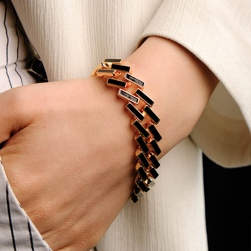 Bold Chunky Bracelets Transform Every Outfit Instantly